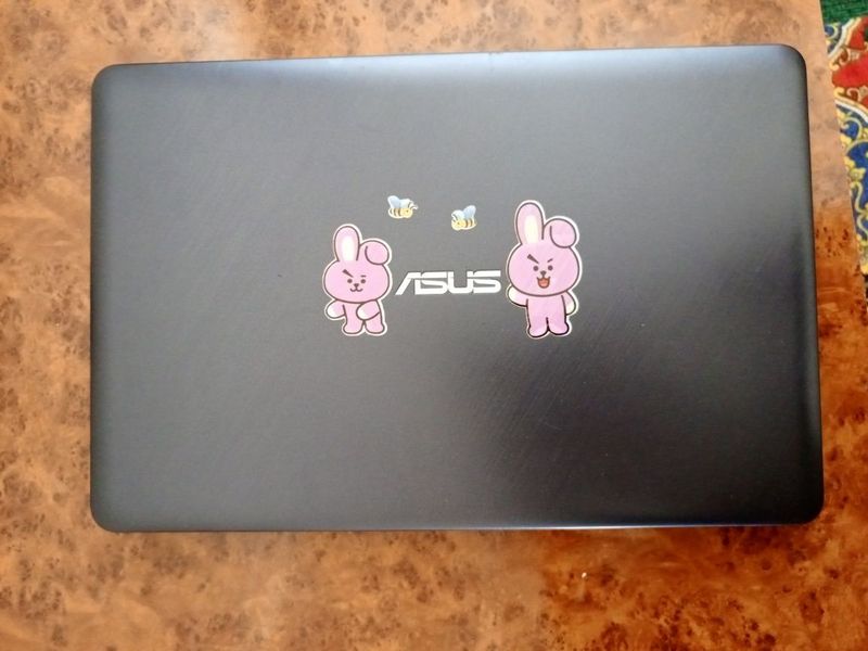 Asus sotladi srochni pul kerak