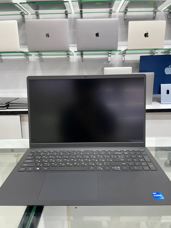 DELL Vostro 15 3530 Black DELL Vostro 15 3530 Black