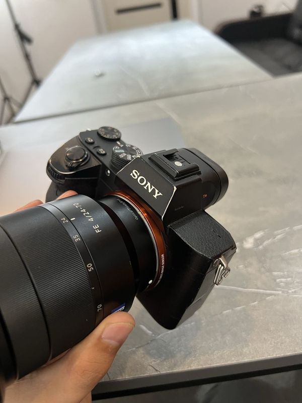 Sony A7 III body 2 ta batareyka zaryadnik Sony A7 III body 2 ta batareyka zaryadnik