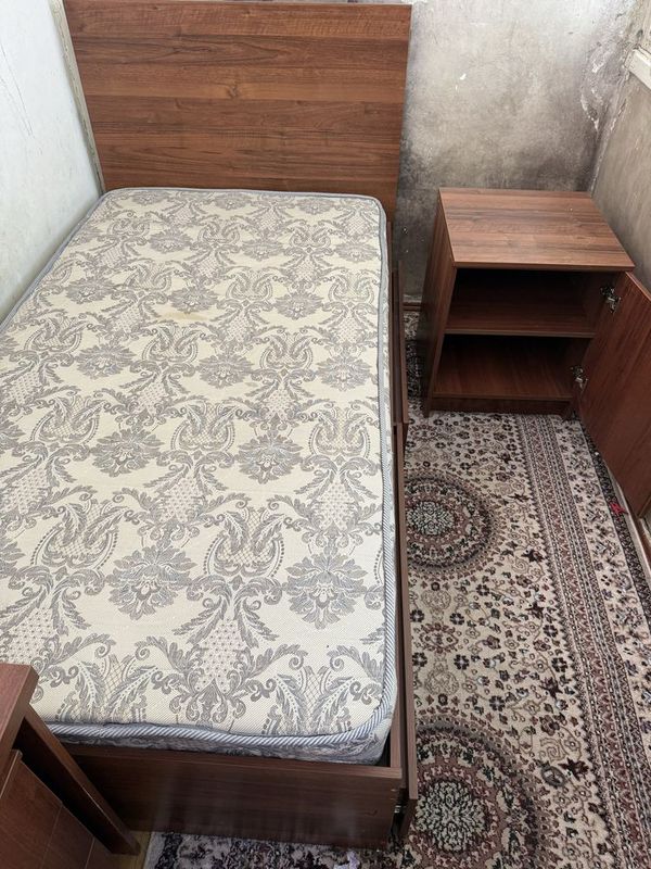 Кравать с тумбочкой