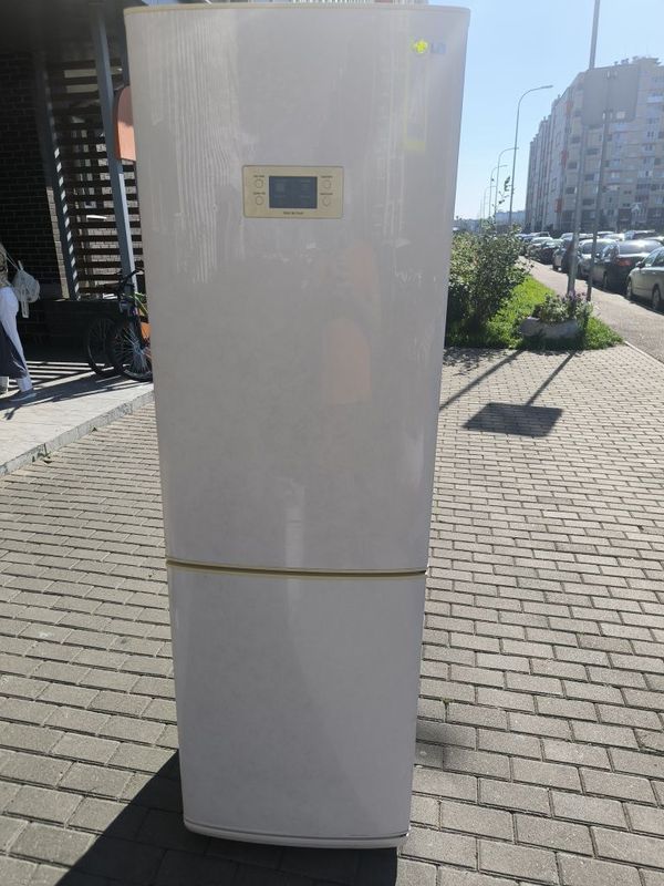 Холодильник LG двух камерный