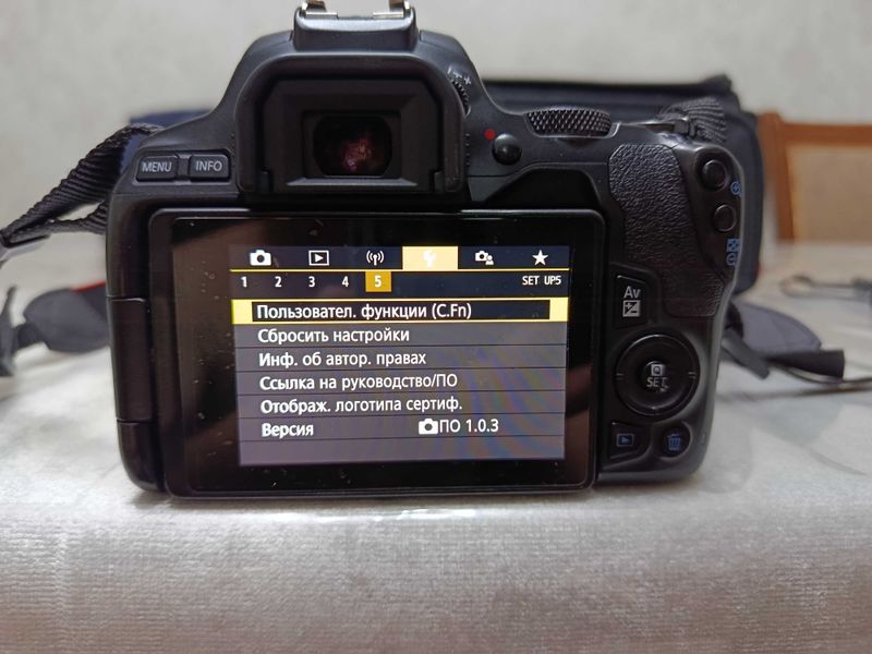 фотоаппарат Canon EOS 250D 4K снимает фотоаппарат Canon EOS 250D 4K снимает