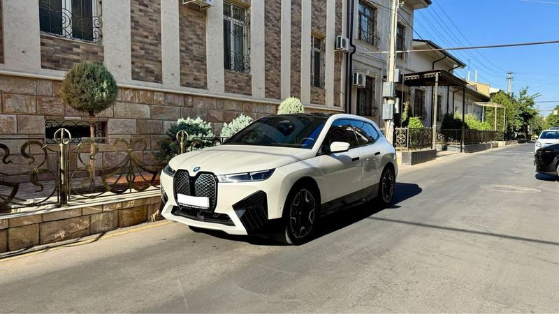 BMW iX Xdrive40i нотариусга тайёр