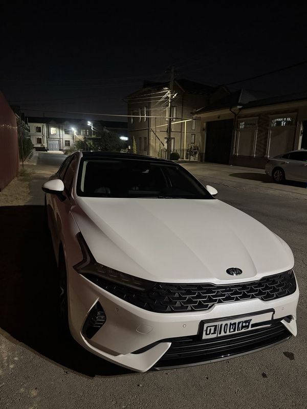 Kia K5, белый жемчук, 2021 года Kia K5, белый жемчук, 2021 года