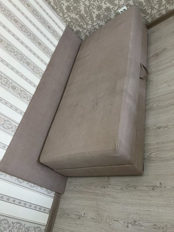Диван кравать с нижним отсеком для хранения вещей