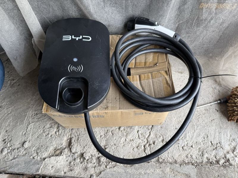 * BYD зарядное устройство оригинал 7 KW в хорошем состоянии