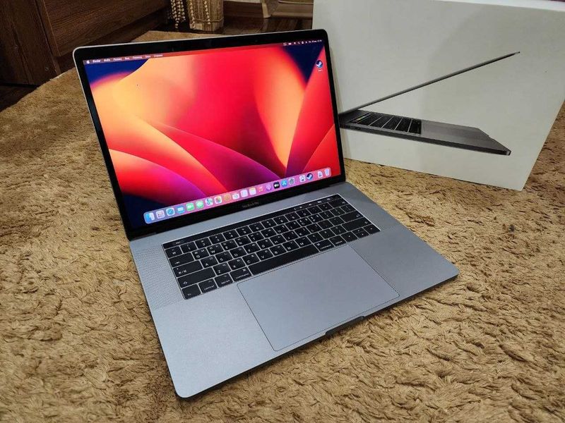 Продаётся Macbook Pro 15 June 2017