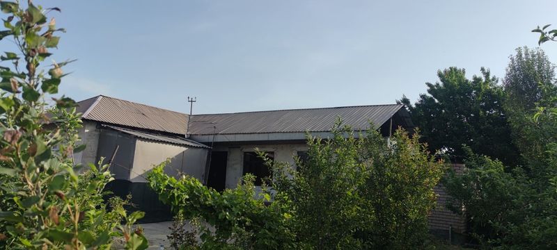 4 xonali va 2 xonali yonma yon Dala Xovli sotiladi 4 xonali va 2 xonali yonma yon Dala Xovli sotiladi
