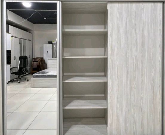 шкаф ва Крават сотилади