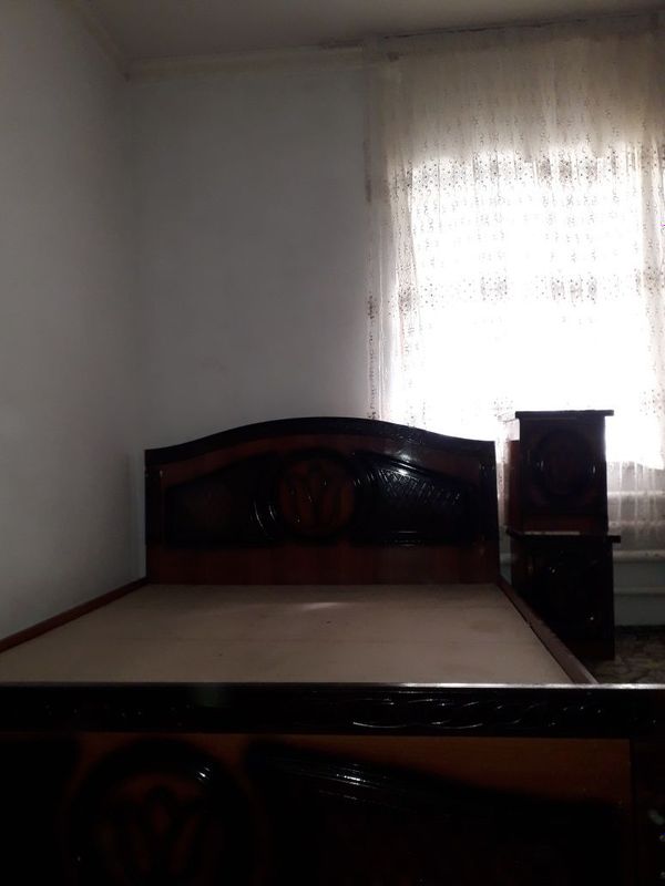 Spalniy mebel, 2ta shkafchasi bilan. Spalniy mebel, 2ta shkafchasi bilan.