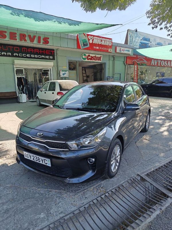 Kia Rio Hedgeback 2018 в идеальном состоянии Kia Rio Hedgeback 2018 в идеальном состоянии