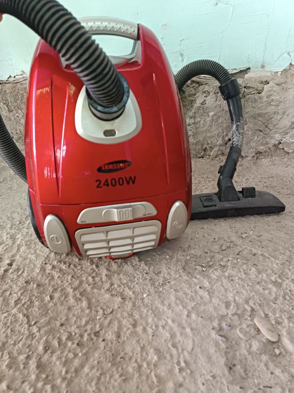 Пылесос 2400w рабочий Пылесос 2400w рабочий