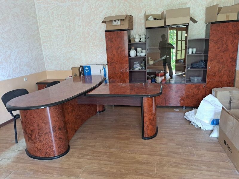 Продаётся срочно офисная мебель Продаётся срочно офисная мебель