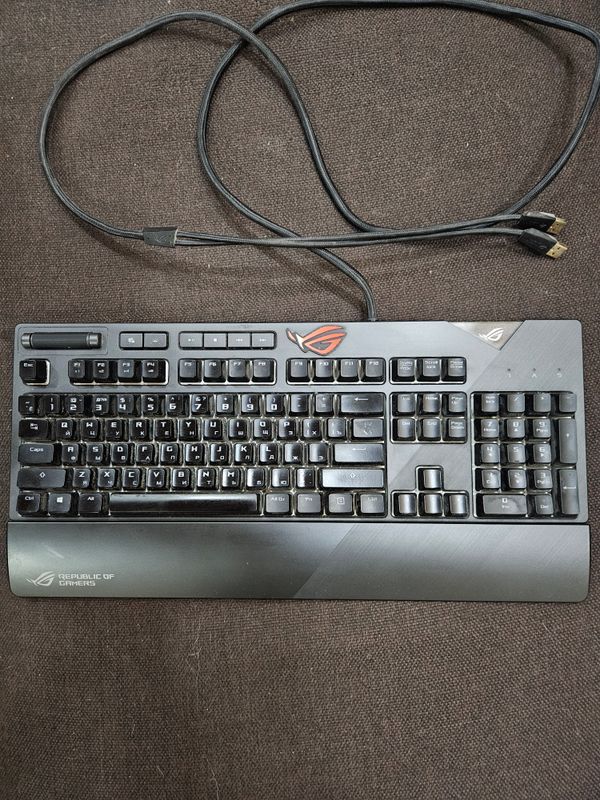 Клавиатура ASUS ROG Strix Flare (Cherry MX Red) Клавиатура ASUS ROG Strix Flare (Cherry MX Red)