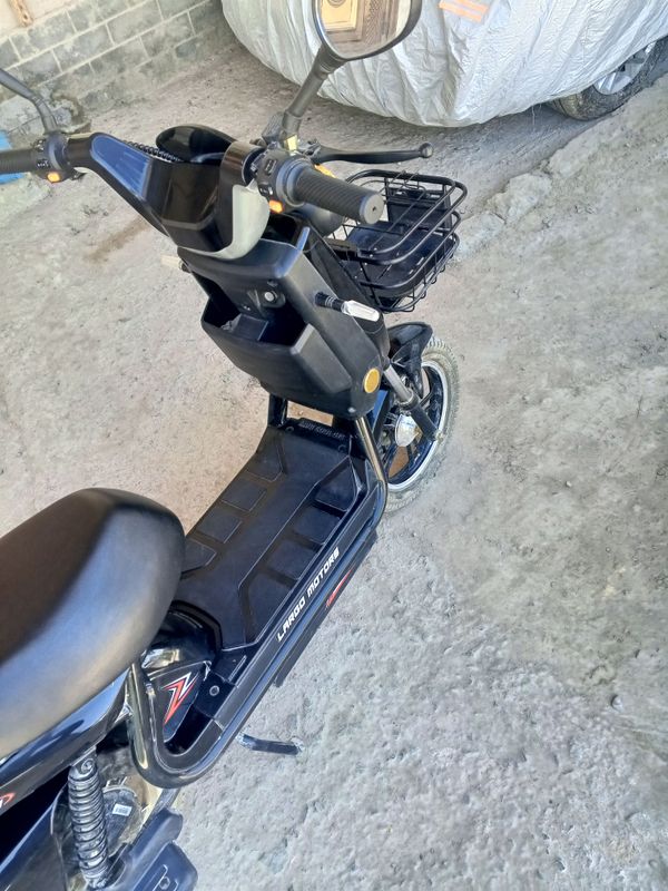 yangi skuter bahosi kelishiladi ajoyib model