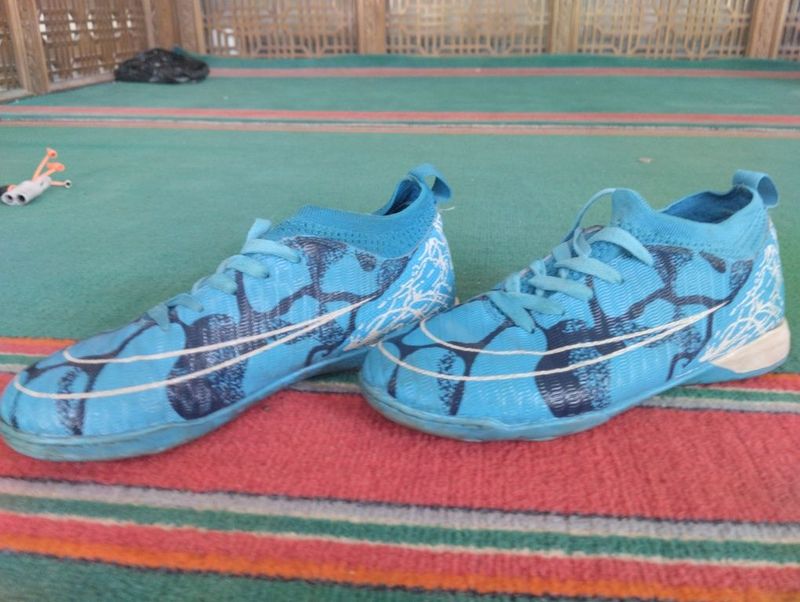 Bu nike butsisi sotiladi. Bu Bu nike butsisi sotiladi. Bu