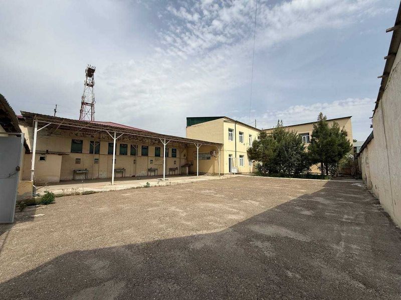 Tayyor 6 sotiqli O’quv markaziga mo’ljallangan bino sotiladi.