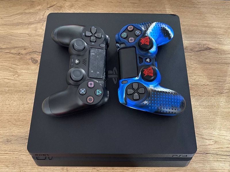 Продам Playstation 4 1 tb Продам Playstation 4 1 tb