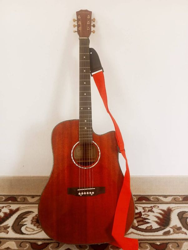 gitara sotiladi