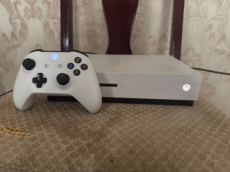 Xbox One S 1TB Xbox One S 1TB