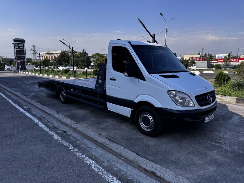 Evakuator sotiladi Mercedes benz 906