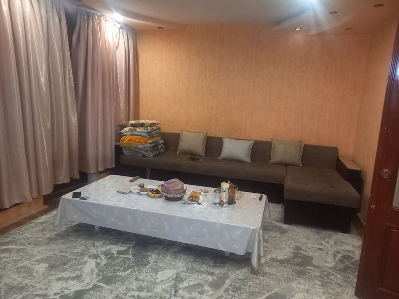 Bezmakler 1ta qiz yo ayolga ijaraga kvartira olinadi kammunal ichida.