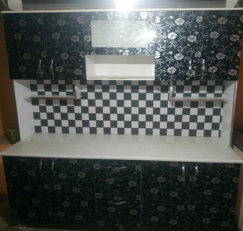 oshxona mebili sifati yahshi narxi kelishiladi
