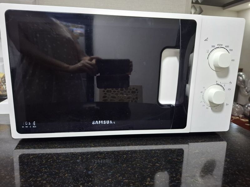 Продаётся микроволновка Samsung Продаётся микроволновка Samsung