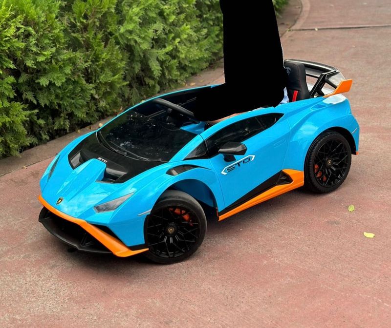 Lamborghini Huracan STO 24V katta motorli Lamborghini Huracan STO 24V katta motorli
