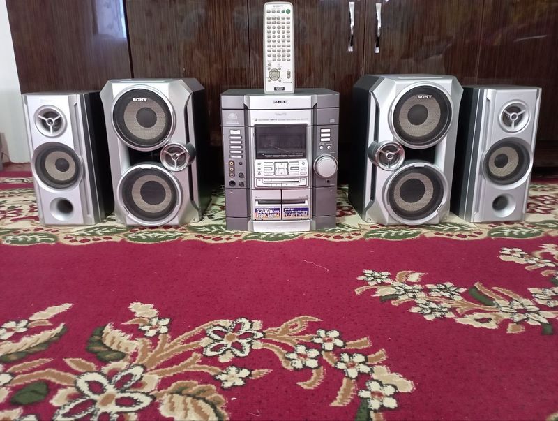 Muzikalniy sentr SONY Muzikalniy sentr SONY