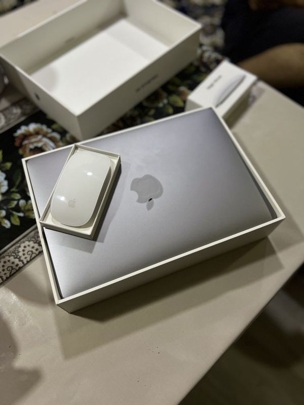 Macbook air M1 8/256 yangi 3ta sikil
