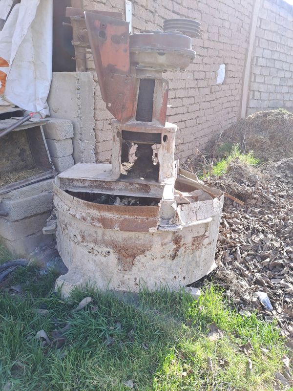 Блок гишт апарат сотилади.