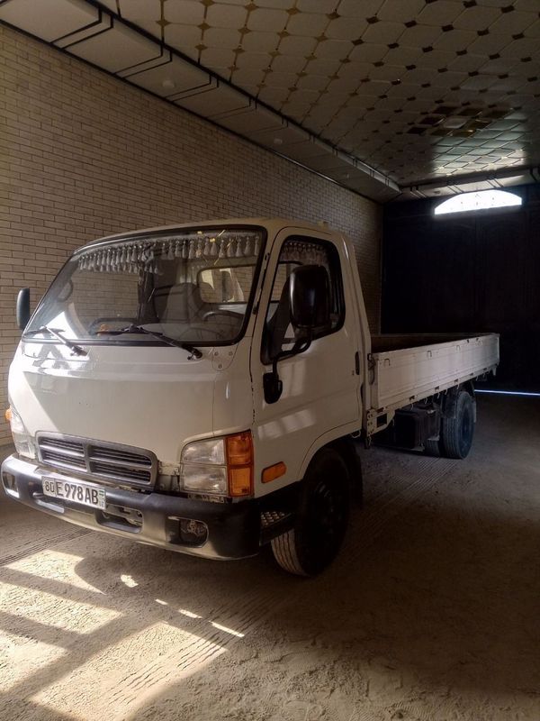 Isuzu Hyundai bortli yuk avtomobili sotiladi yili 2004