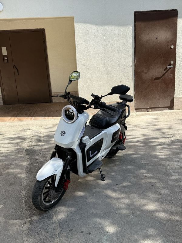 Skuter sotiladi srochno