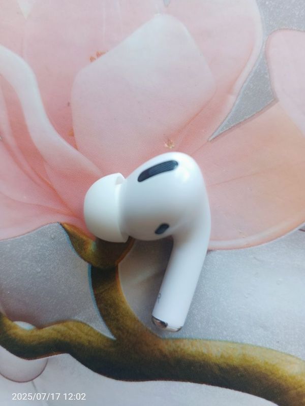 Правый наушник от air pods