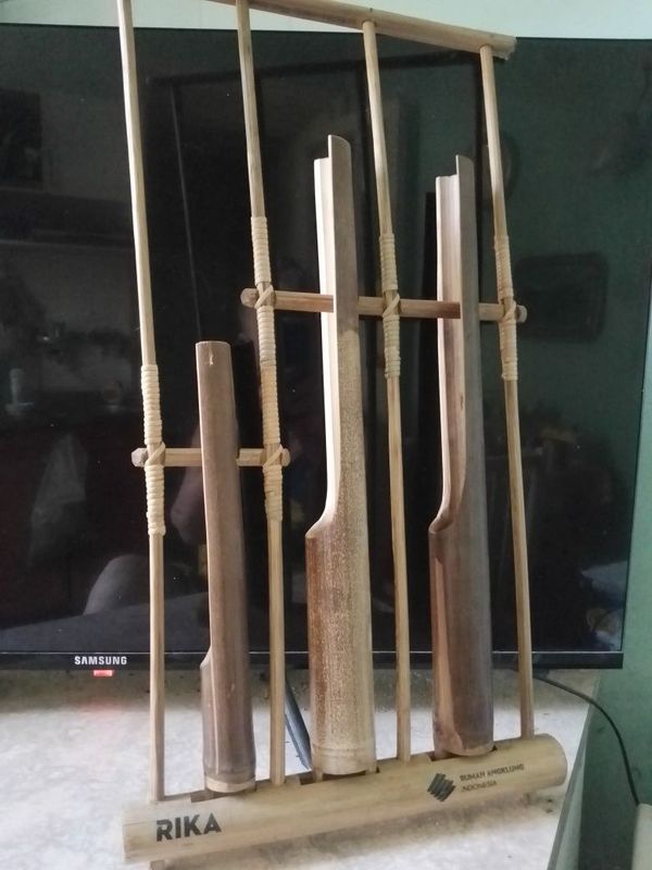 Продам музыкальный инструмент Индонезии Ruman Angklung Продам музыкальный инструмент Индонезии Ruman Angklung