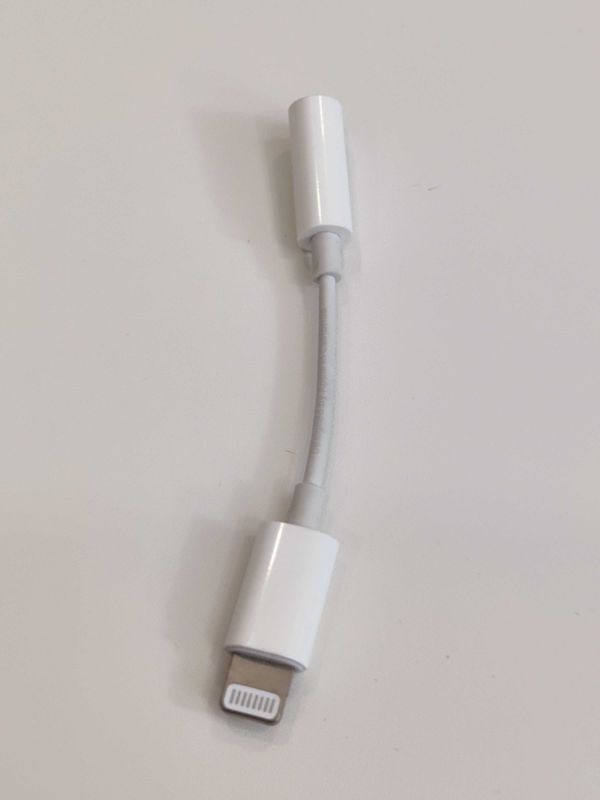 Оригинальный адаптер Apple Lightning to 3.5mm Jack (AUX)