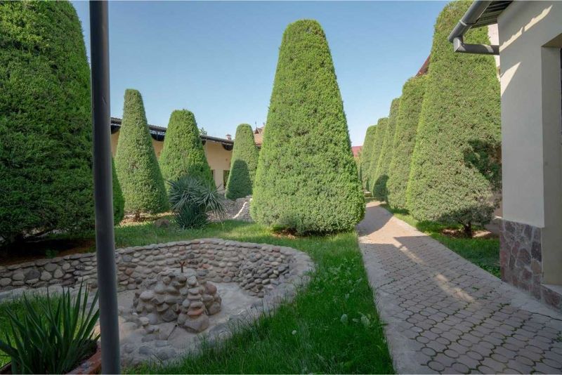 В аренду здание 3 800м² в Яккасарае — под гостиницу или учебный центр В аренду здание 3 800м² в Яккасарае — под гостиницу или учебный центр