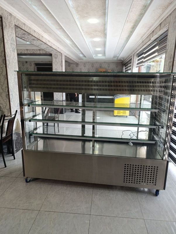 Vitrina Xaladilnik sotiladi 3 polkalik