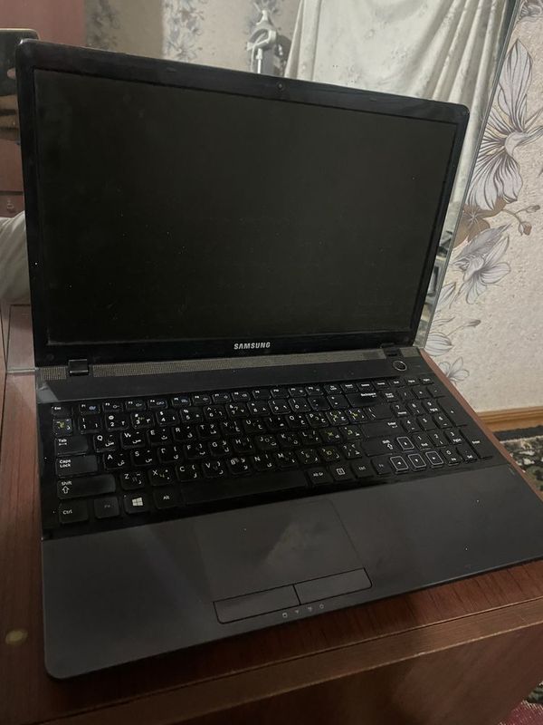 Samsung noutbuk. Samsung noutbuk.