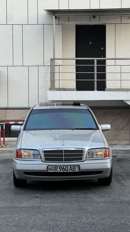 W202 C180 Chiroyli holatda W202 C180 Chiroyli holatda