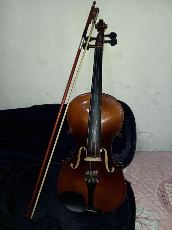 4/4 o'lchamli skripka (Victor) 4/4 o'lchamli skripka (Victor)