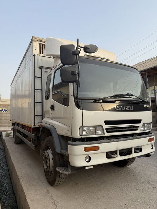Isuzi 10 tonna 300000 yurgan 4ta 150 ta 6ta120talik gaz baloni bor