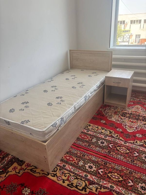 Кровать с тумбой Кровать с тумбой