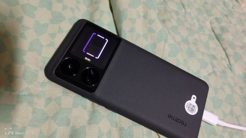 Realme GT5 16/512 / 150W SUPERVooC juda tez zaryad oladi / Orqasi har Realme GT5 16/512 / 150W SUPERVooC juda tez zaryad oladi / Orqasi har