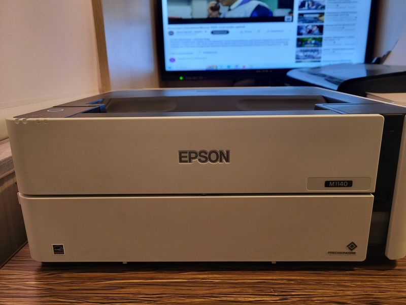 Срочно продам струйный чёрно белый принтер epson m1140