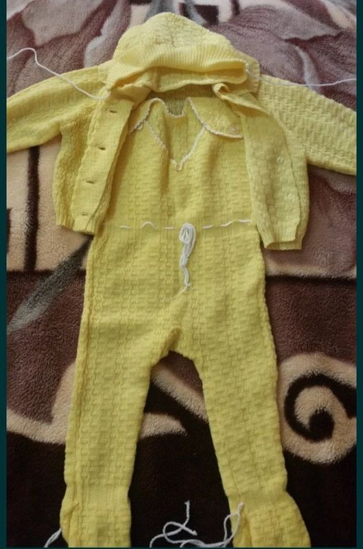 Продам 4 костюмчика,на девочку.На 1,2 годика.В отличном состоянии Продам 4 костюмчика,на девочку.На 1,2 годика.В отличном состоянии
