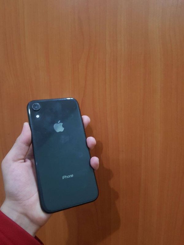 Iphone xr 128 icloud paroli esdan chiqan pas kopiya beriladi