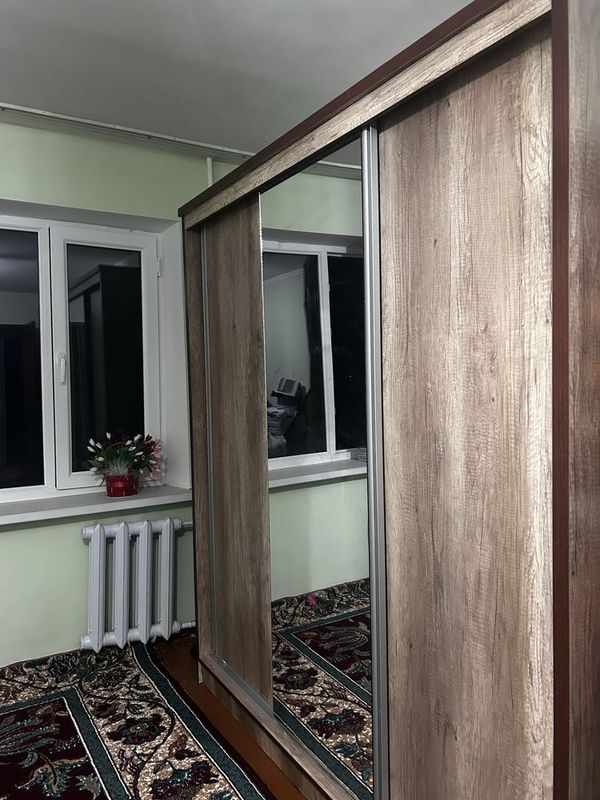 Кийим учун шкаф сотилади
