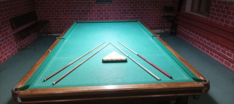 Billiard stollar sotiladi standard 180.360 komplekt aramit sharlari Billiard stollar sotiladi standard 180.360 komplekt aramit sharlari